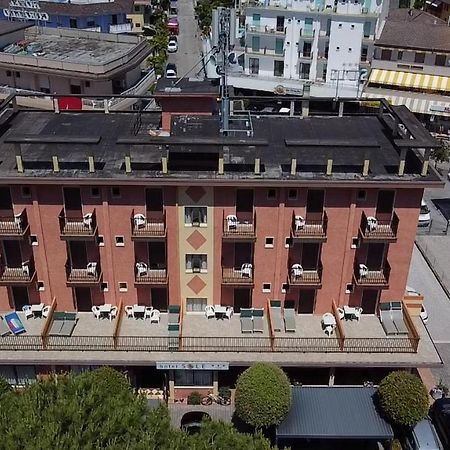 Hotel Sole Эраклея-Маре Экстерьер фото